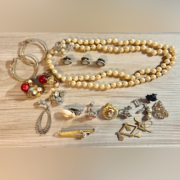 Vintage & Antique Junk Draw Jewelry Lot, Craft/Repurpose, Some Wearable - Picture 2 of 3